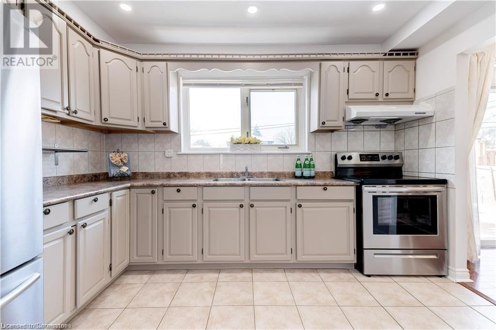 31 TINTON CRESCENT Image 12