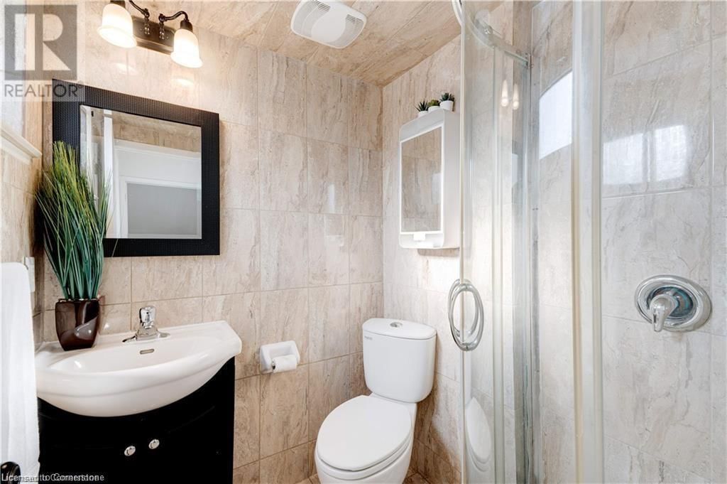 31 TINTON CRESCENT Image 13