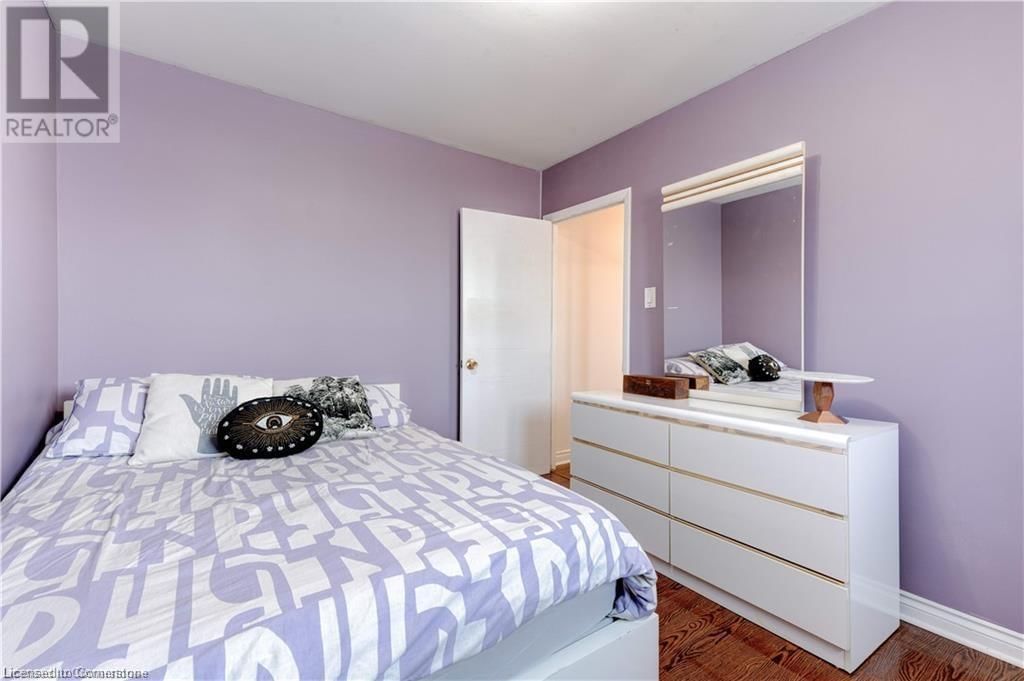 31 TINTON CRESCENT Image 18