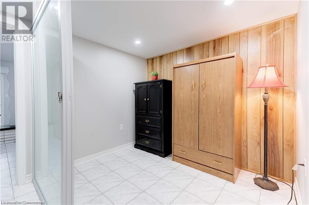 31 TINTON CRESCENT Image 24