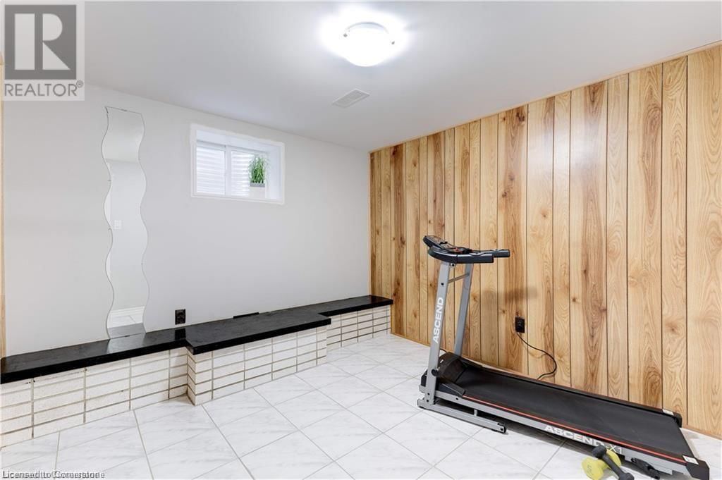 31 TINTON CRESCENT Image 25
