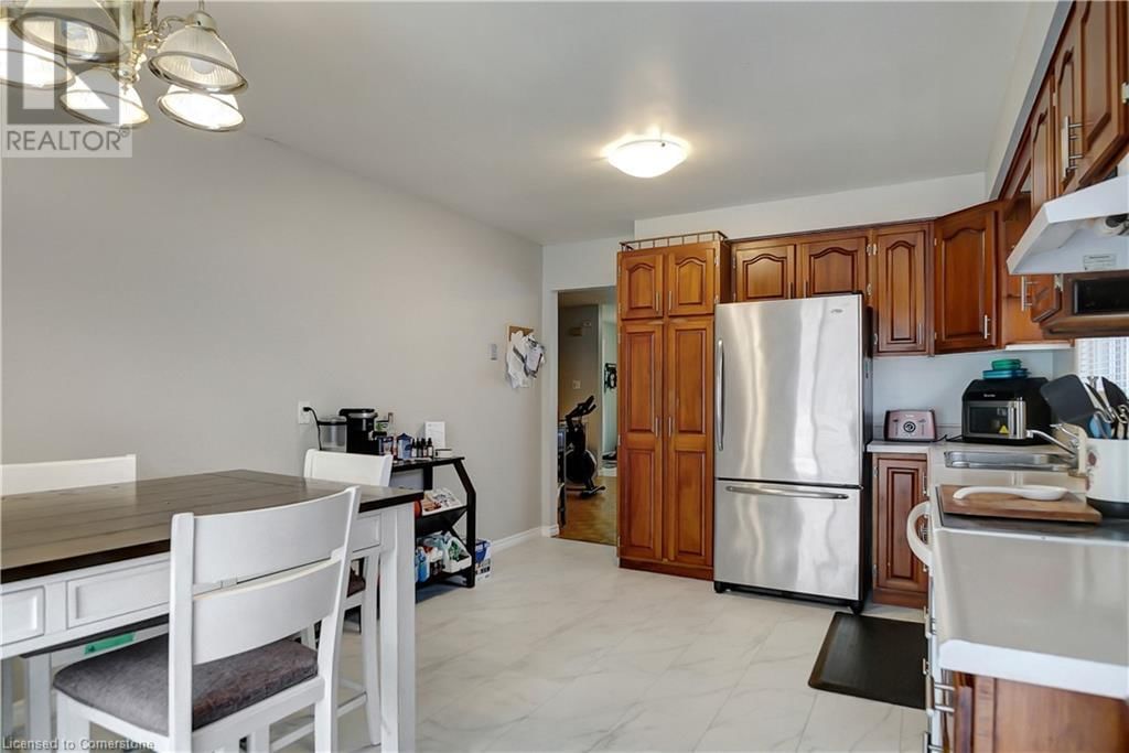 562 CHAMPLAIN BOULEVARD Image 11