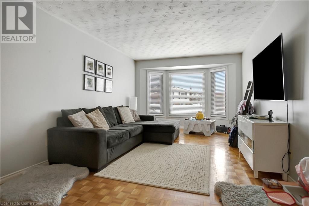 562 CHAMPLAIN BOULEVARD Image 3