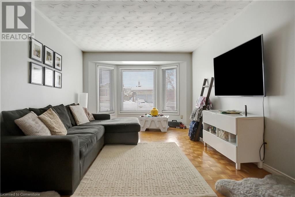 562 CHAMPLAIN BOULEVARD Image 5