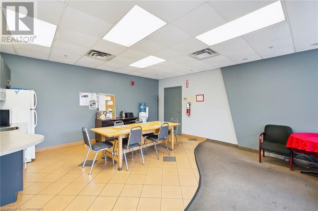 1 - 1141 KING ROAD Image 5