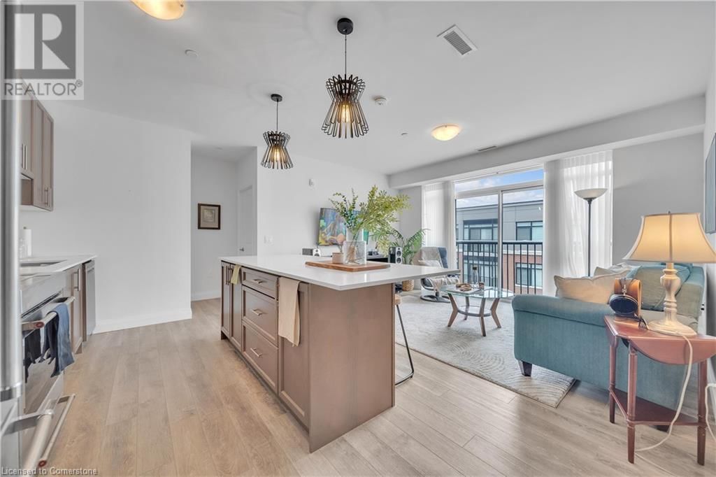 410 - 1 REDFERN AVENUE Image 6
