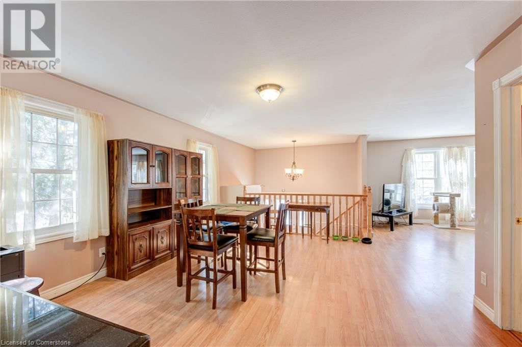 18 COMMERCIAL ROAD Image 9