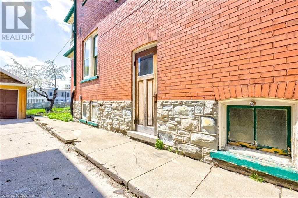 59 IRVIN STREET Image 6