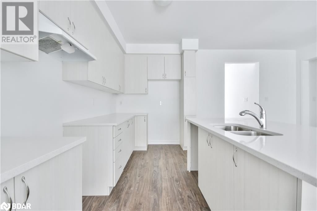 10 DYER CRESCENT Image 14