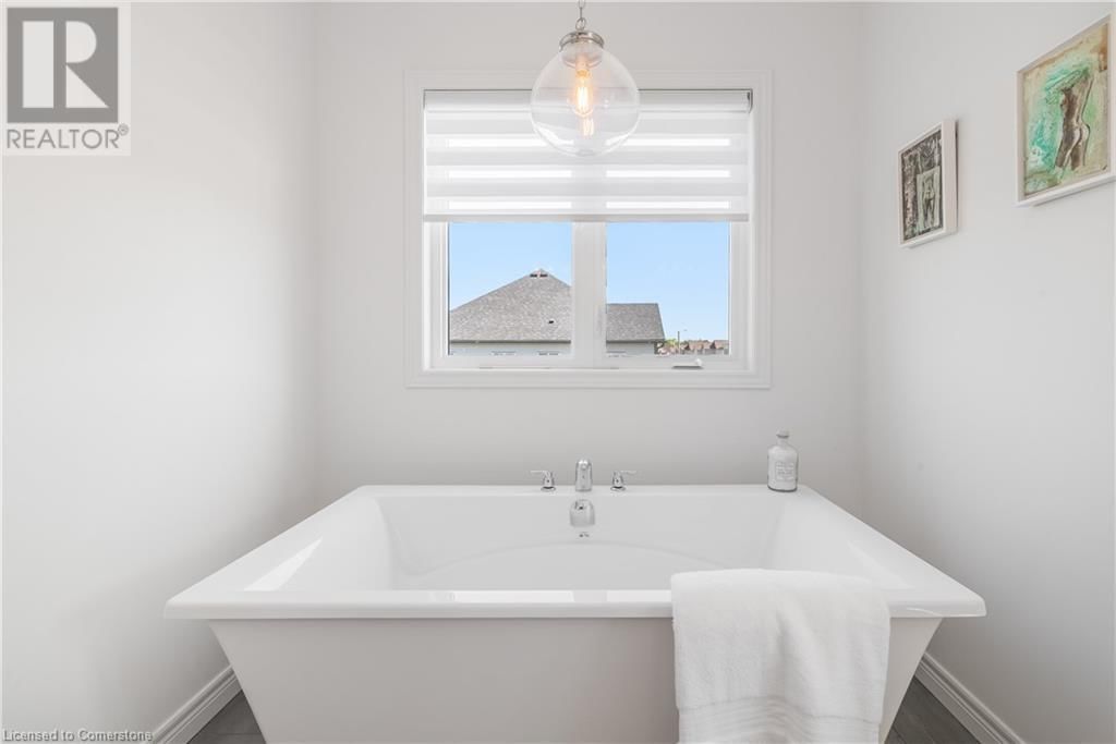 48 MACALISTER BOULEVARD Image 28