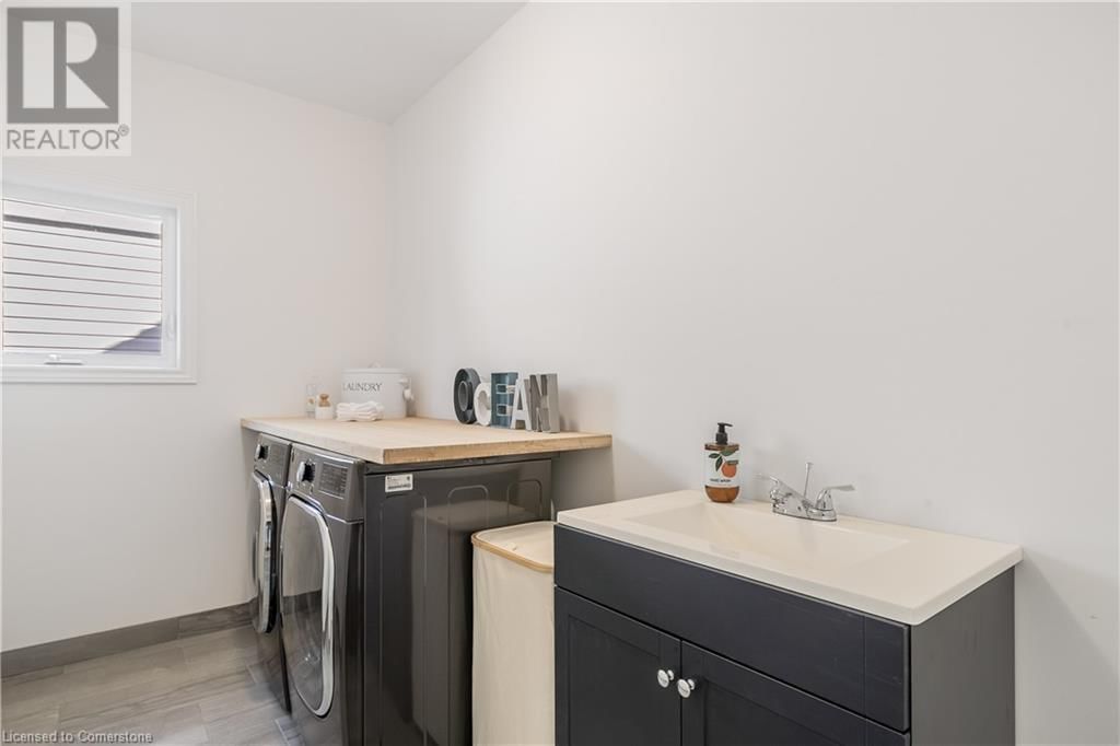 48 MACALISTER BOULEVARD Image 36