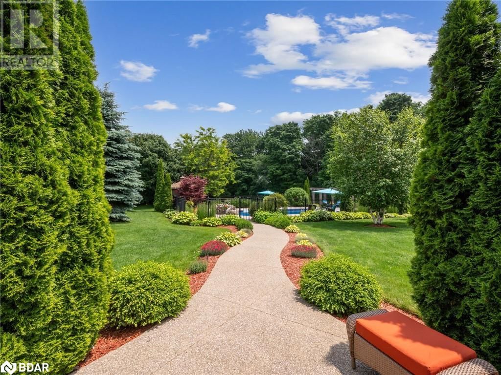 10 FOREST RIDGE CRESCENT Image 35