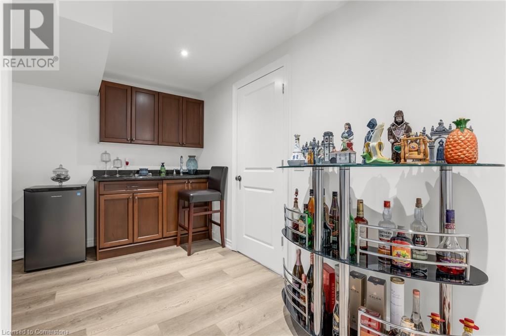 1705 UPPER WELLINGTON STREET Image 36