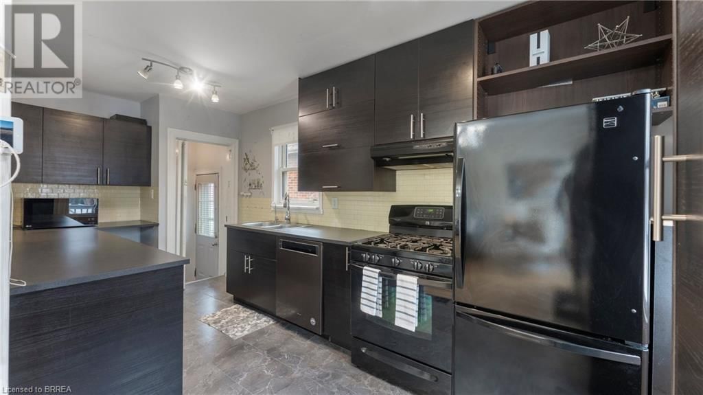 69 LYONS AVENUE Image 17