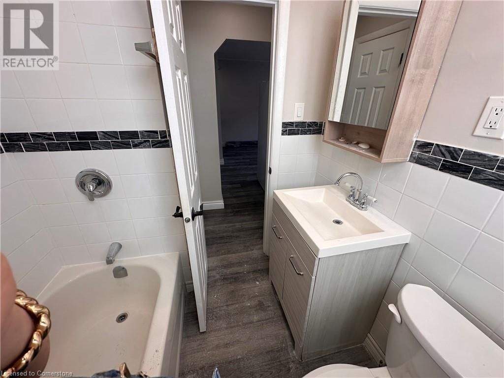 8 - 119 MACNAB STREET Image 8