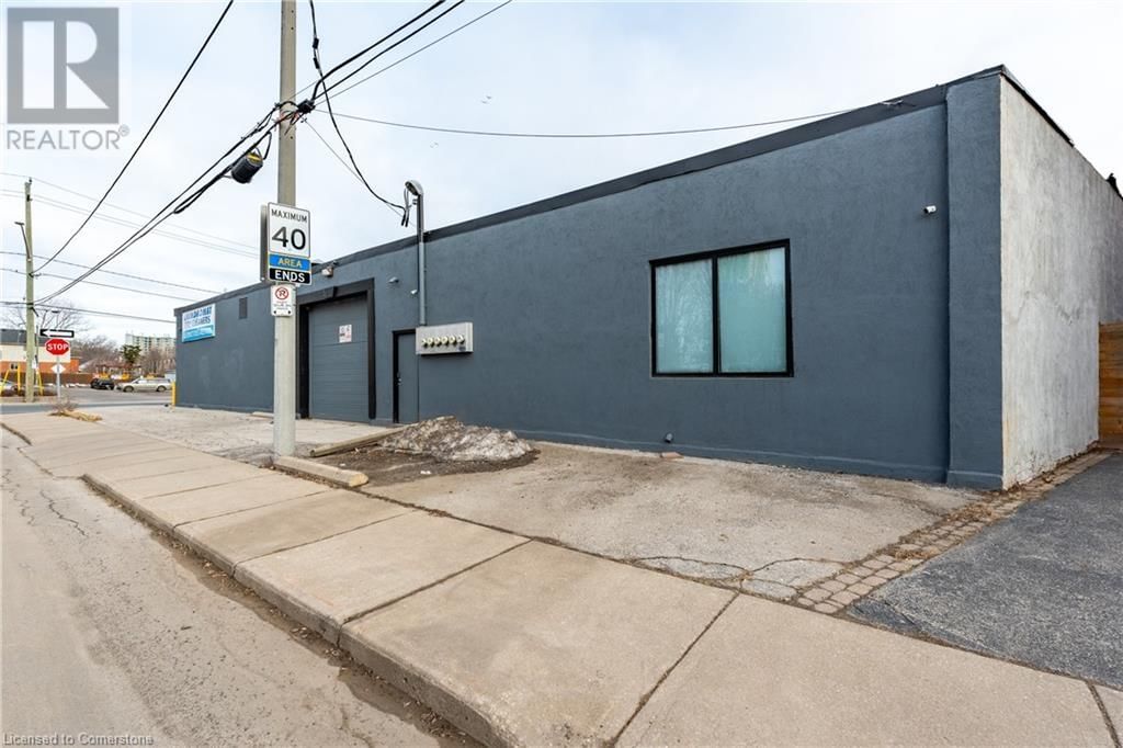 5 - 82 QUEEN STREET NORTH Image 1