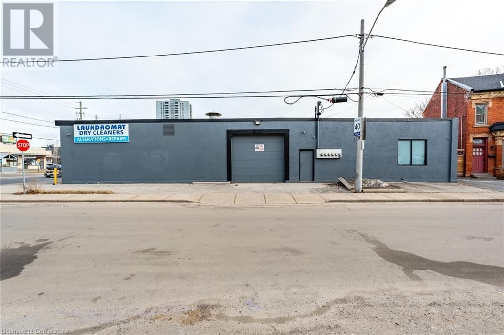 5 - 82 QUEEN STREET NORTH Image 2
