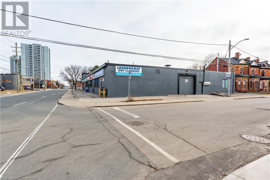 5 - 82 QUEEN STREET NORTH Image 3