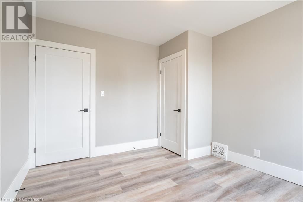Upper - 241 KING STREET WEST Image 6