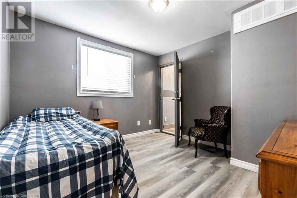 75 SEKURA CRESCENT Image 10