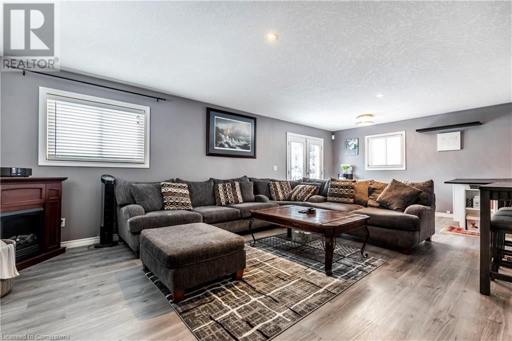 75 SEKURA CRESCENT Image 20
