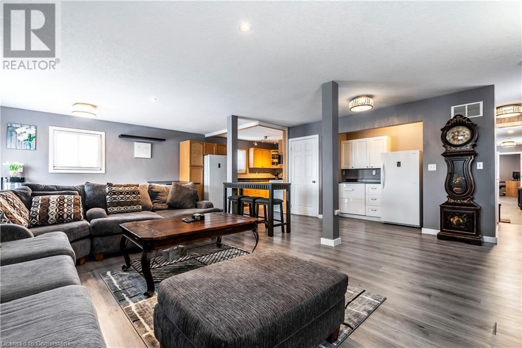 75 SEKURA CRESCENT Image 21