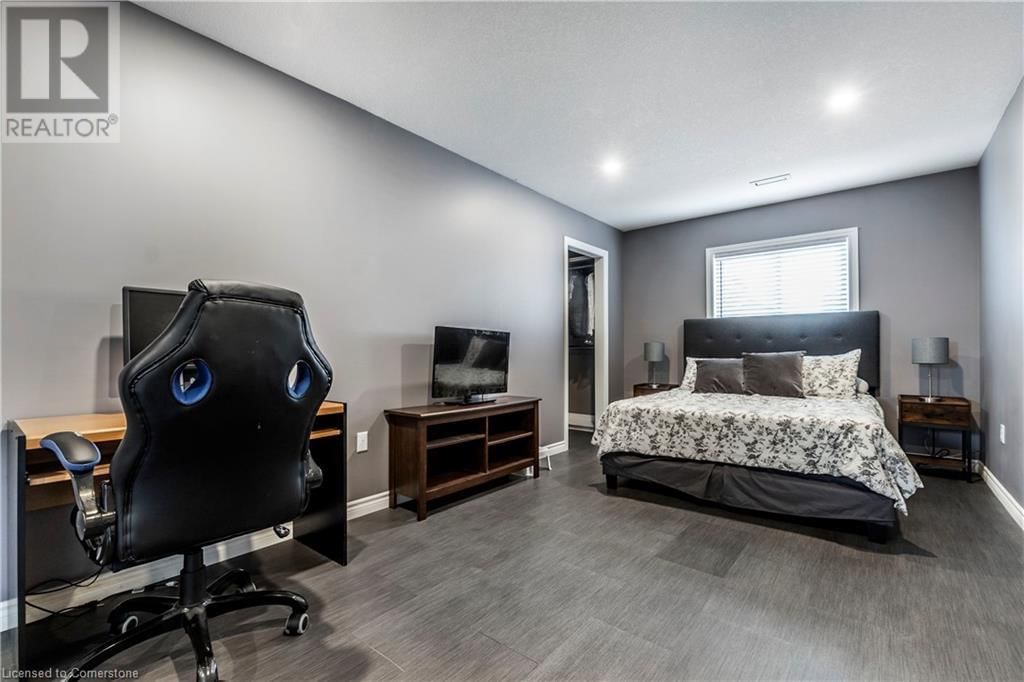 75 SEKURA CRESCENT Image 27