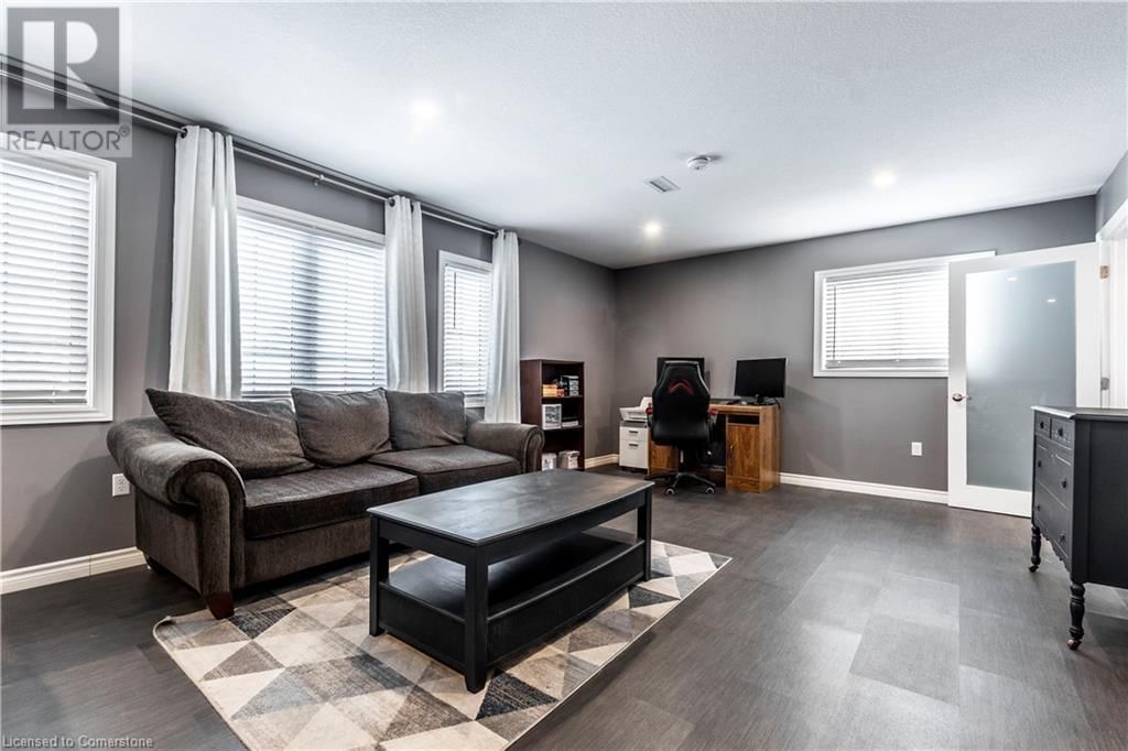 75 SEKURA CRESCENT Image 30