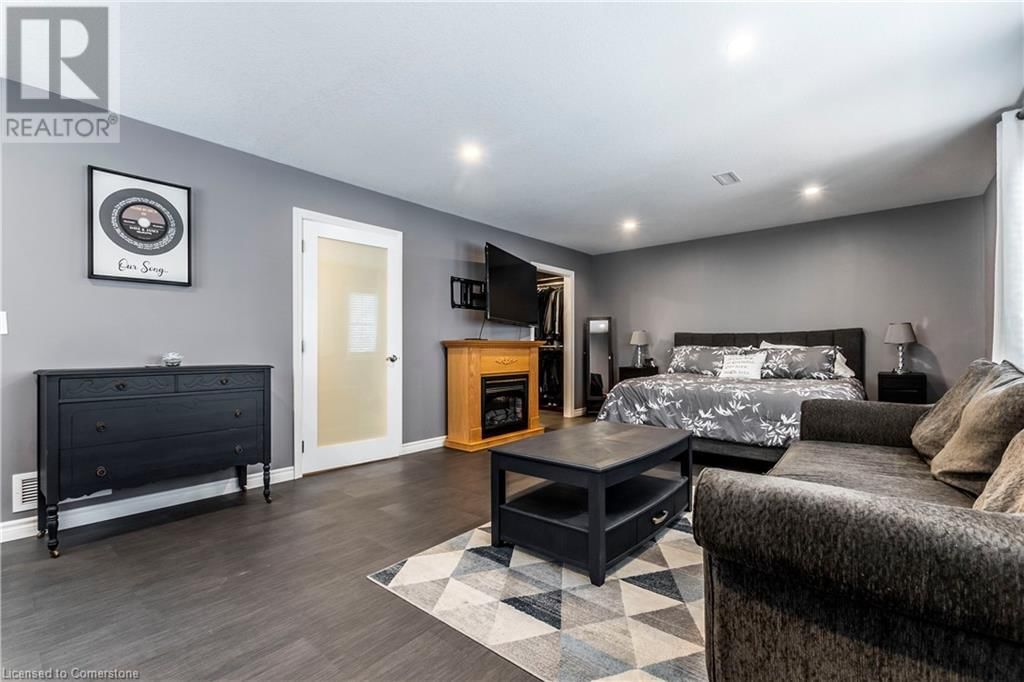 75 SEKURA CRESCENT Image 31