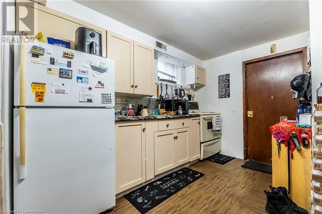 75 SEKURA CRESCENT Image 34