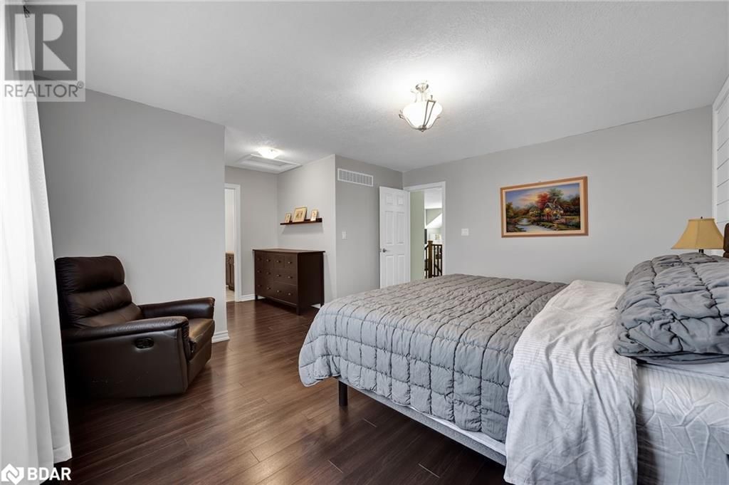 13 KAYLA CRESCENT Image 19