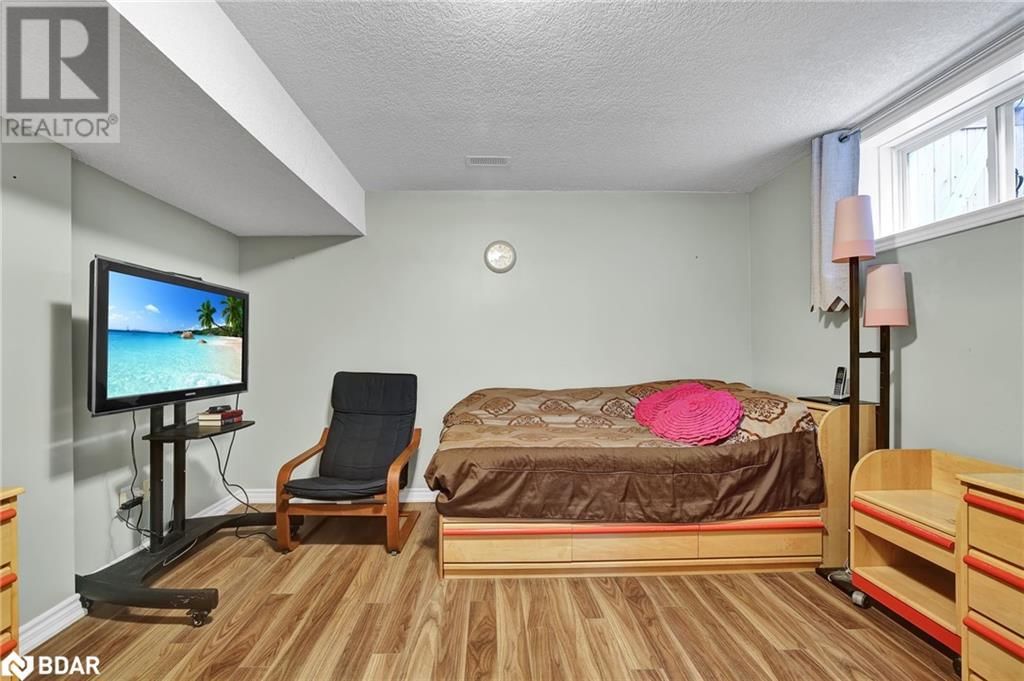 13 KAYLA CRESCENT Image 32