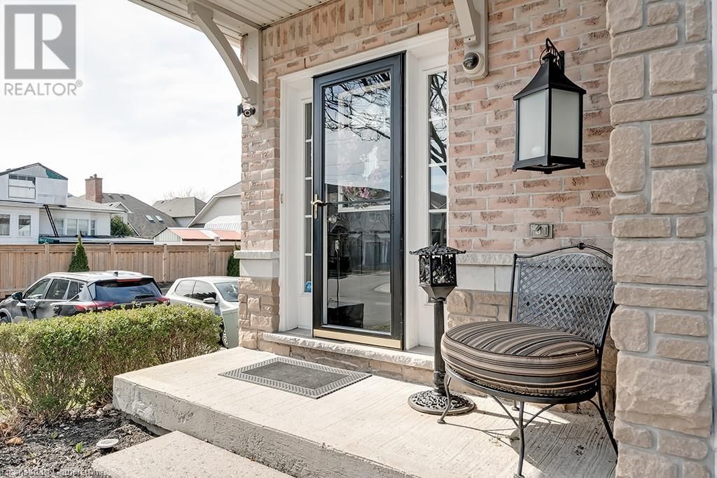 21 - 1375 STEPHENSON DRIVE Image 3