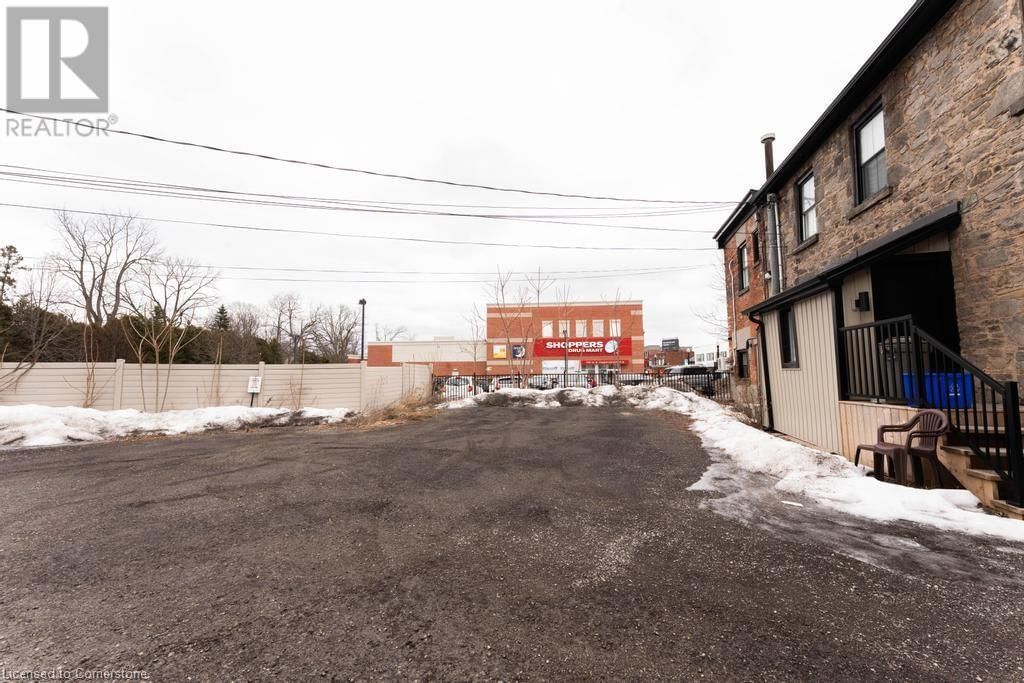 Upper - 157 KING STREET WEST Image 16