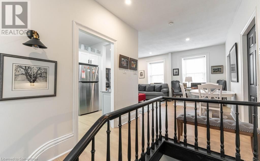 Upper - 157 KING STREET WEST Image 3