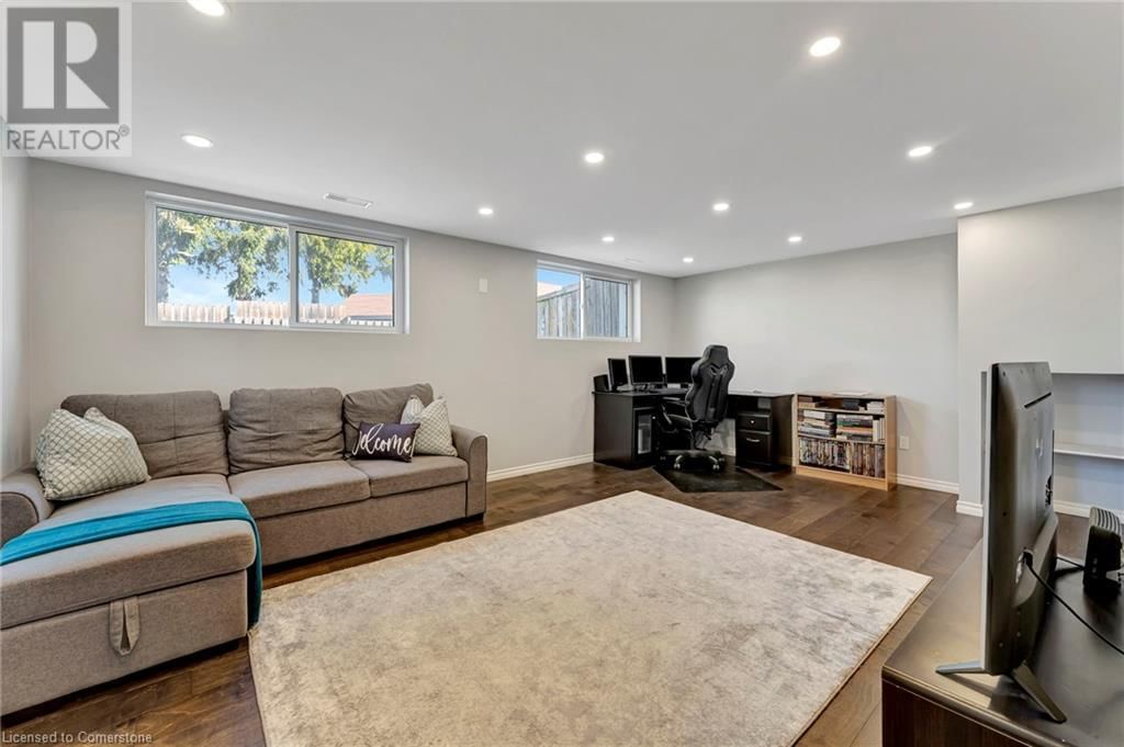 16 GAILMOUNT COURT Image 22