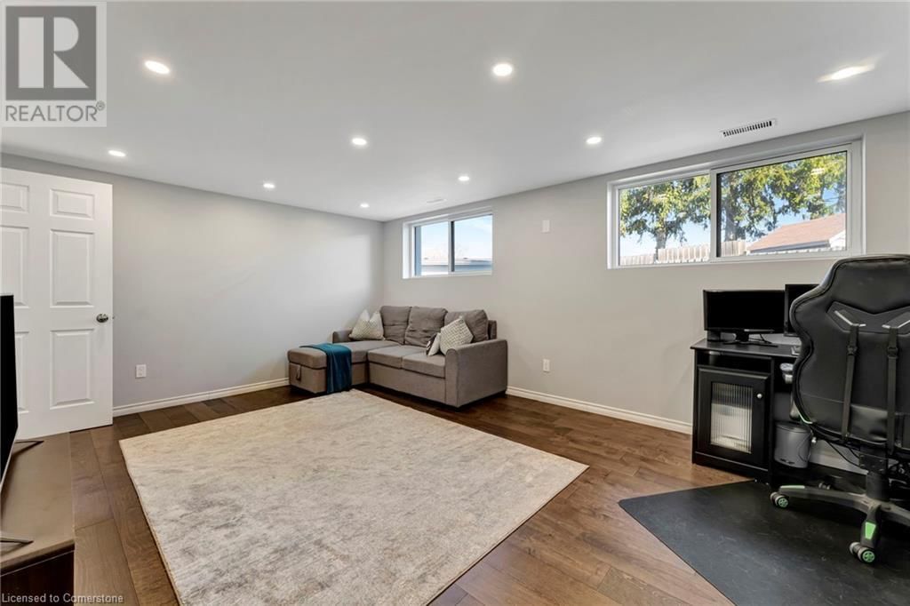 16 GAILMOUNT COURT Image 24