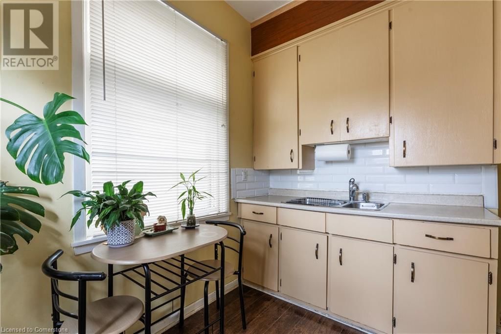 402 DUNDURN STREET SOUTH Image 9