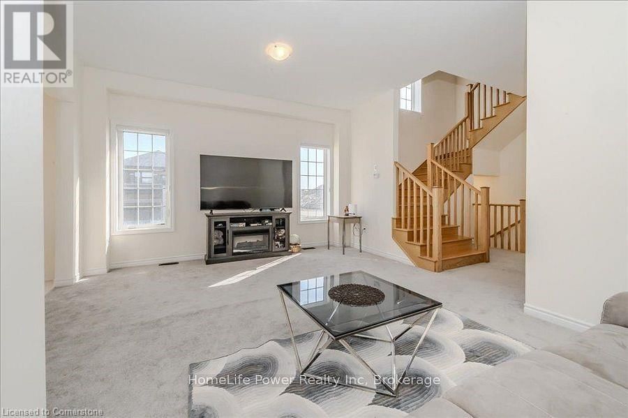35 HITCHMAN STREET Image 10