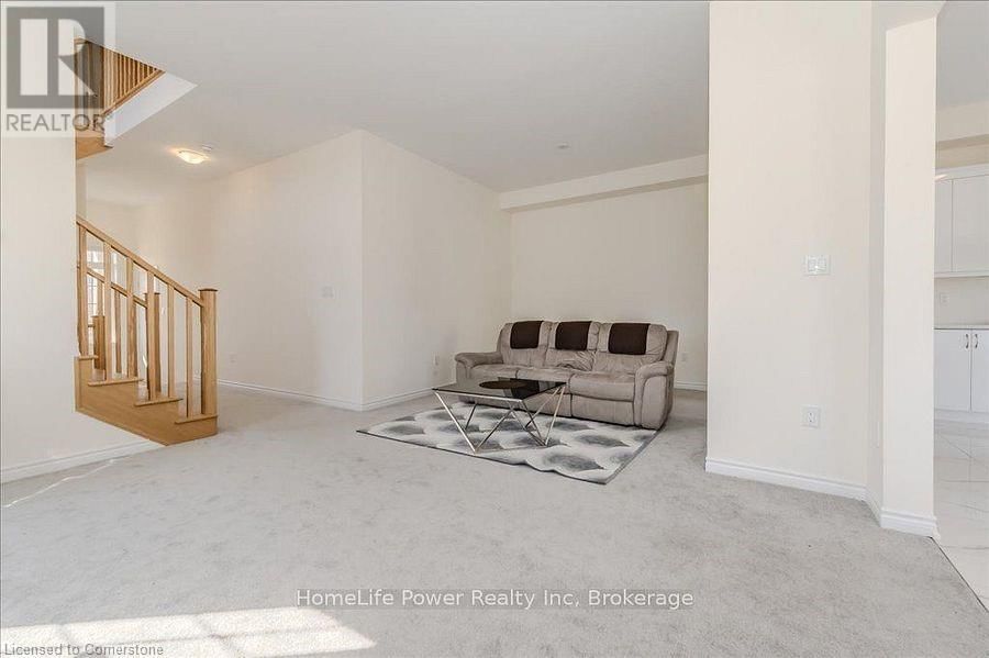 35 HITCHMAN STREET Image 13