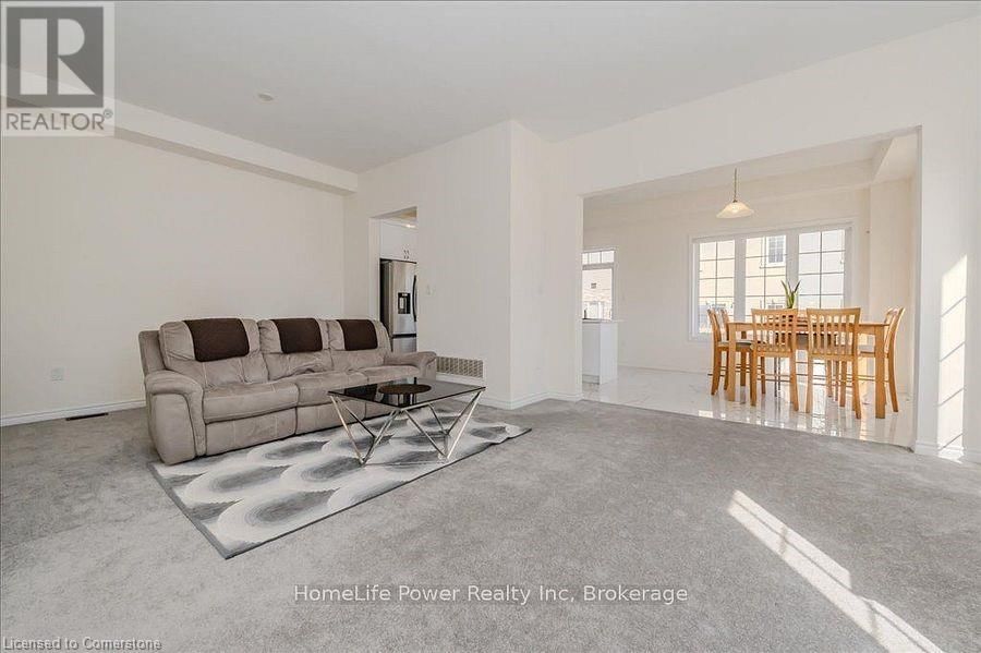 35 HITCHMAN STREET Image 14