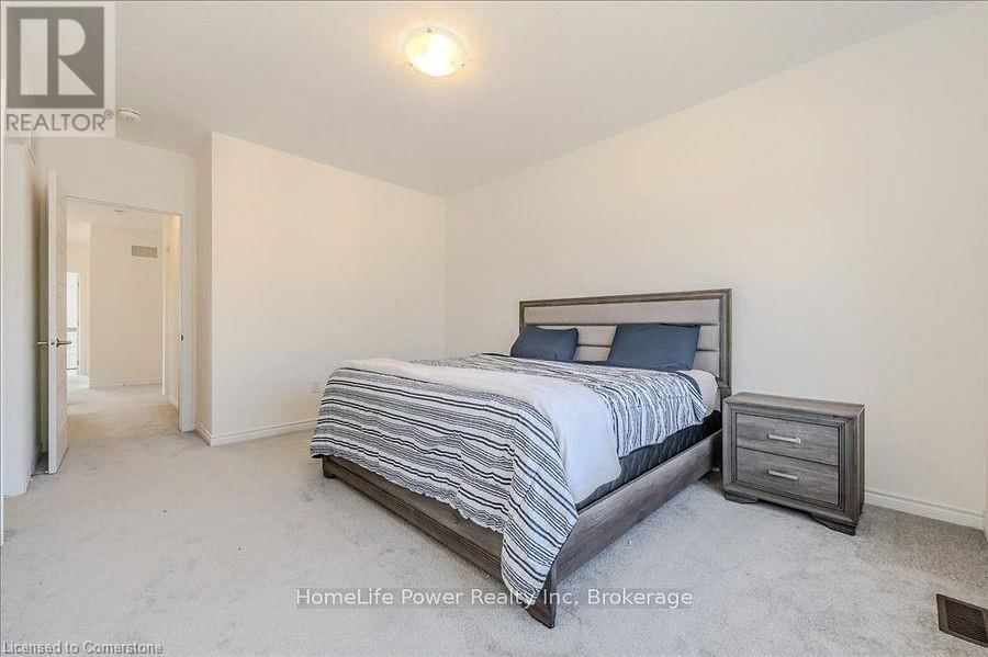 35 HITCHMAN STREET Image 15