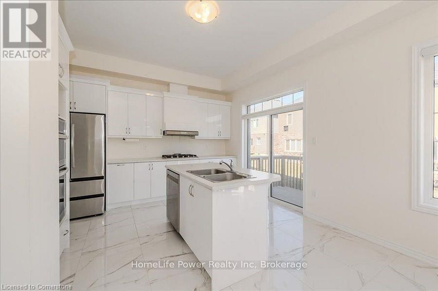 35 HITCHMAN STREET Image 19