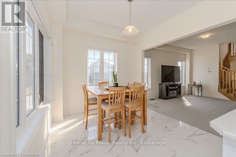 35 HITCHMAN STREET Image 20