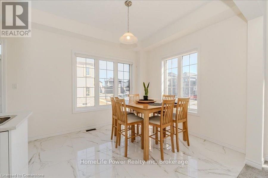 35 HITCHMAN STREET Image 23