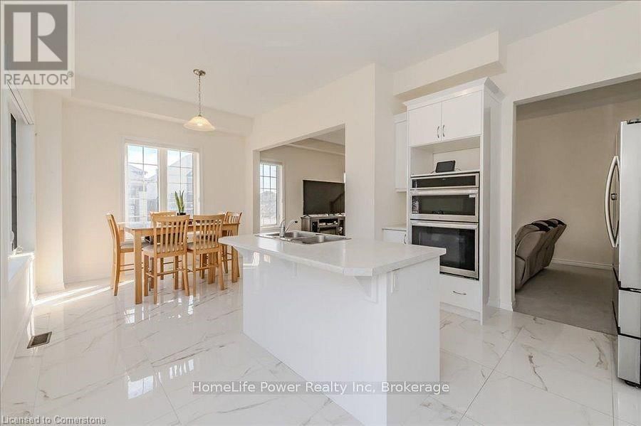 35 HITCHMAN STREET Image 40