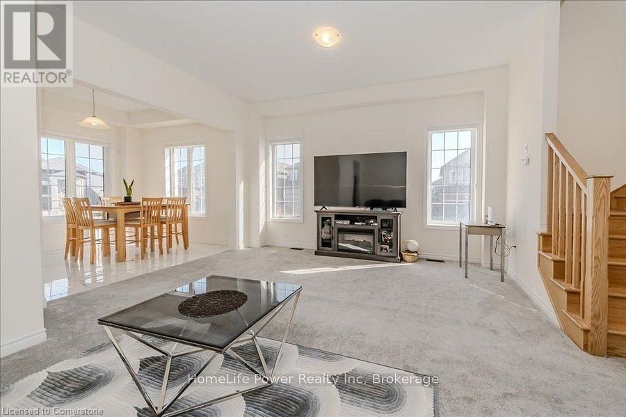 35 HITCHMAN STREET Image 9