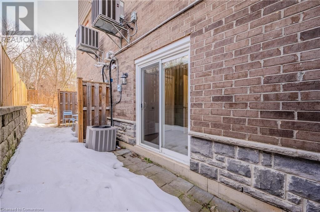 11 - 122 COURTLAND AVENUE EAST Image 16