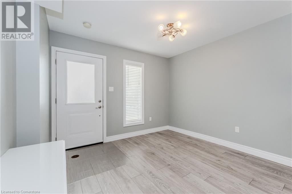 11 - 122 COURTLAND AVENUE EAST Image 5