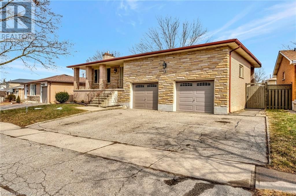 18 SPRUCEHILL DRIVE Image 3